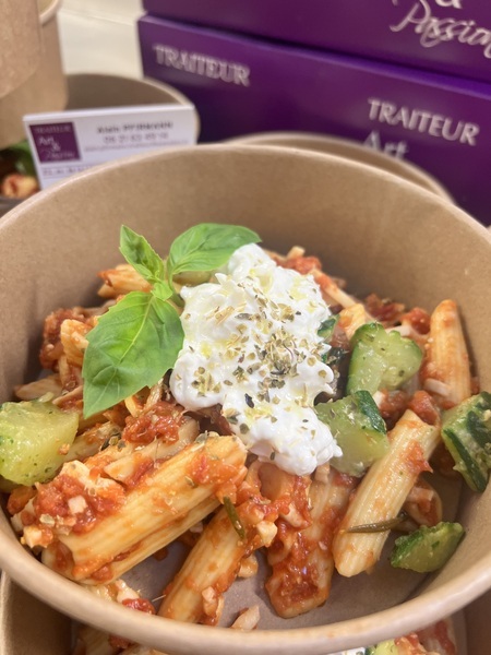 Penne frais sauce tomate basilic, Stracciatella